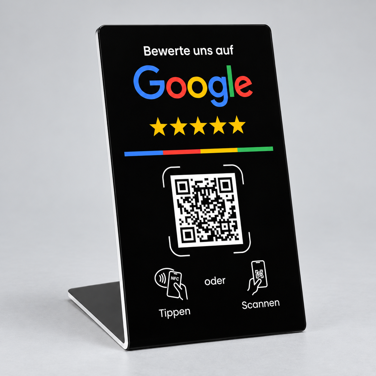Schwarze NFC-Karte im breiten Aufsteller